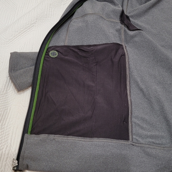 Lululemon men's grey athletic stretch jacket. - Picture 15 of 17